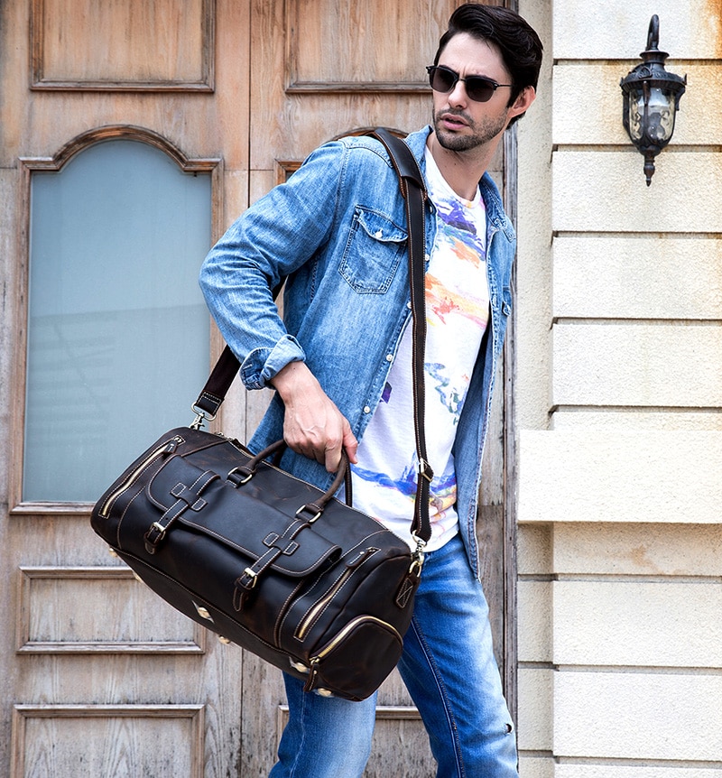 Beautiful vintage men's large bag in high-quality cow leather.