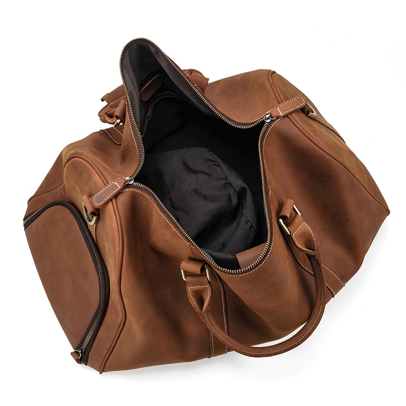 Austere y classic men's handbag in cow leather.