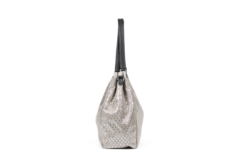Large ahoulder bag with shiny pattern in natural leather for women.