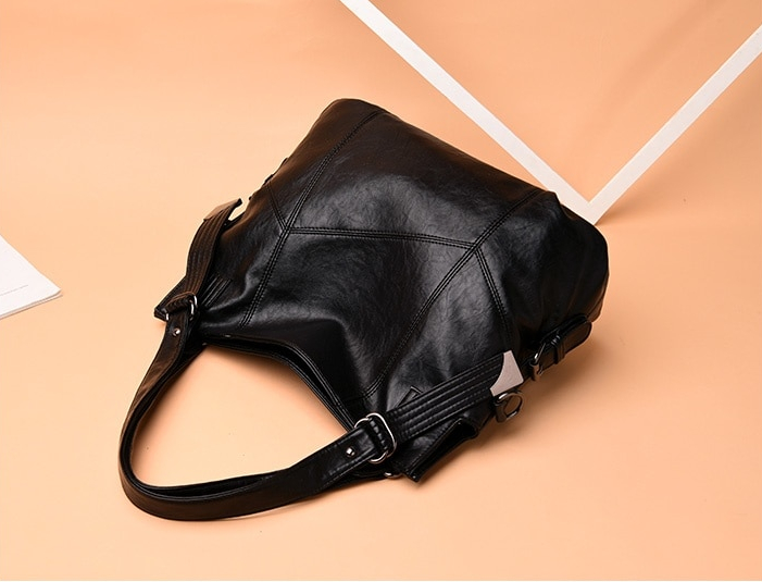 Best western style leather bag for women.